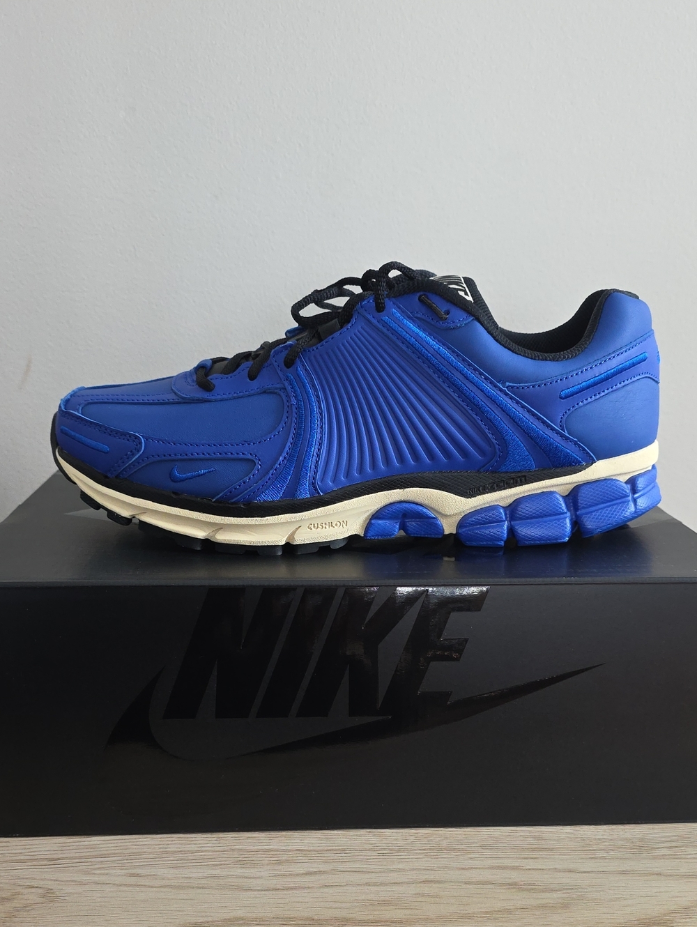 Nike Vomero 5nMen’s Athletic Shoe in Royal Blue with Black Accents